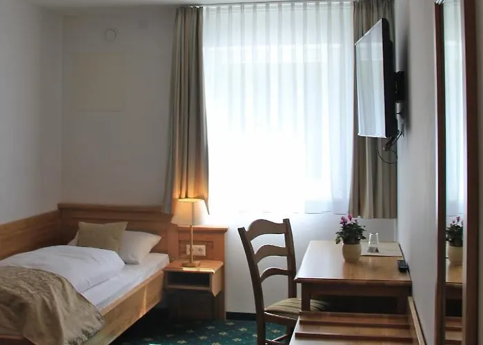 Hotel Schwabenwirt 3*